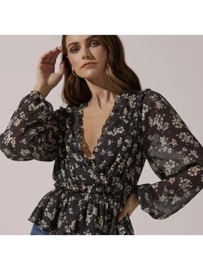ASTR The Label - Smocked Sleeve Wrapped Front Top, Grey Peach Floral Size Large